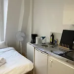 Charmante Petite Chambre Vue Sur Les Toits De Paris Avec Ascenseur - 15 Minutes Tour Eiffel